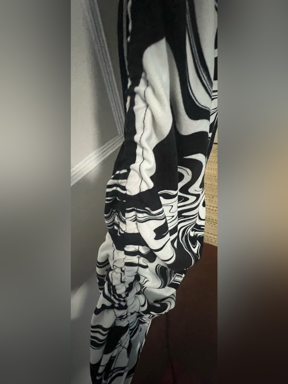 🌹4/50  Black & White Swirl Midi Dress - Women